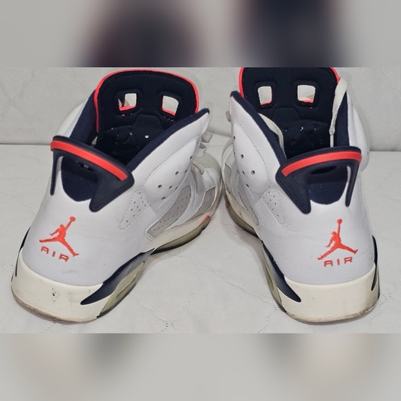 Air Jordan Retro 6 - Picture 2 of 3